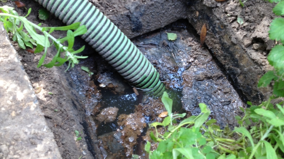Septic tank cleaning tube