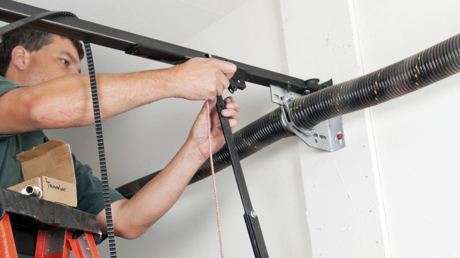 garage door repairman