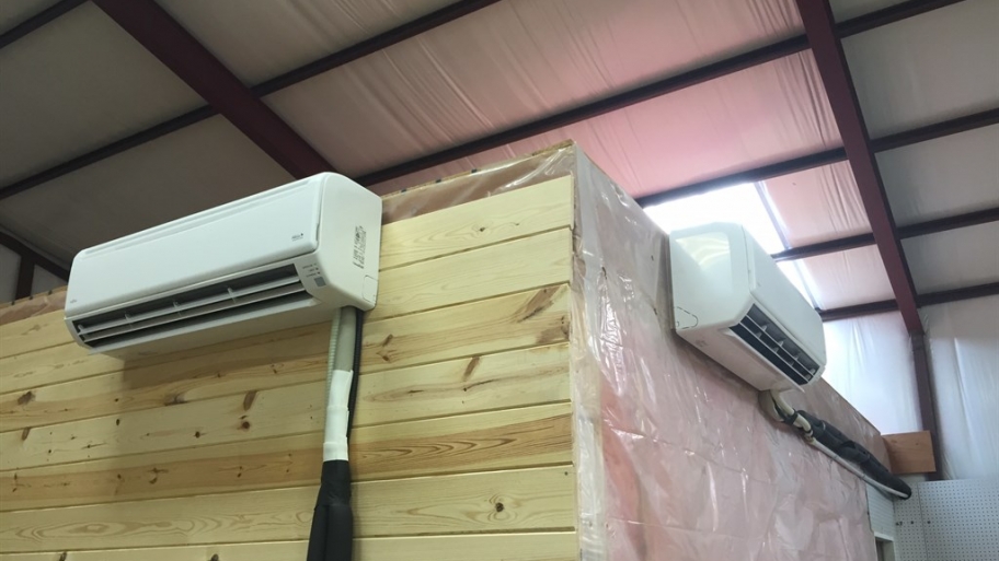 Wall-mounted air conditioning unit
