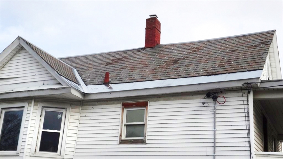 house roof showing shoddy roof job