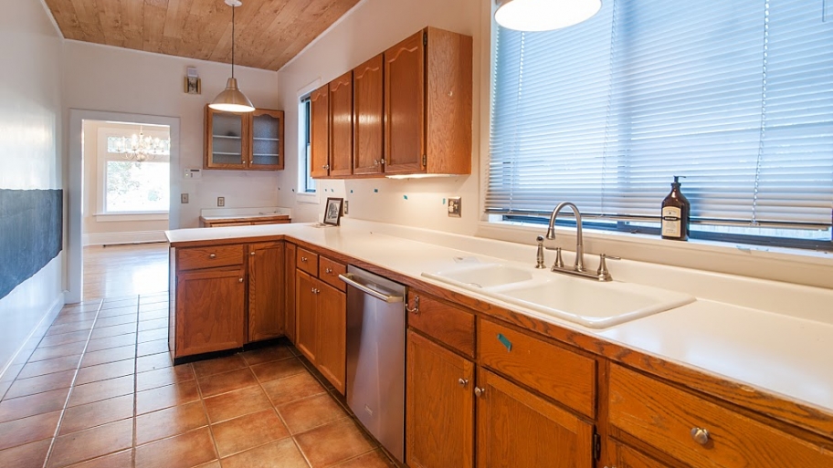 kitchen pre-remodel