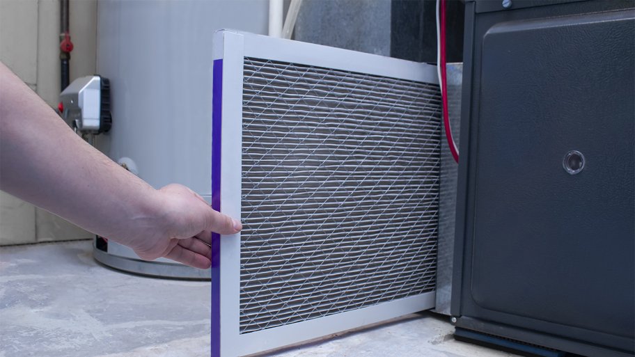 Professional replacing furnace filter