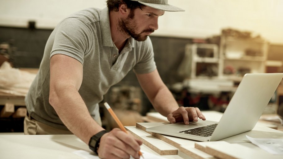 Carpenter on computer