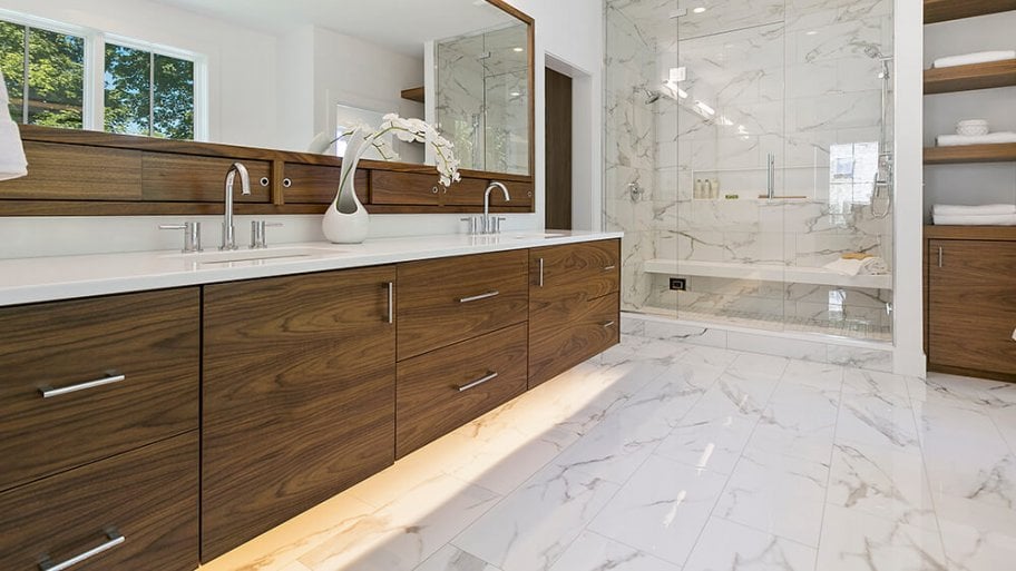 Modern midcentury bathroom with marble tile