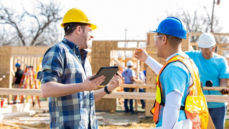 Construction manager and foreman discuss project