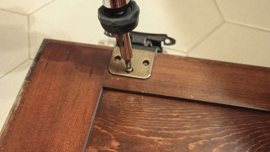 removing cabinet hardware