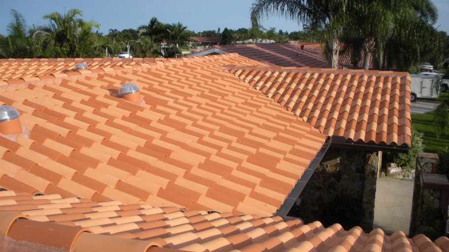 ceramic tile roofing on Florida home