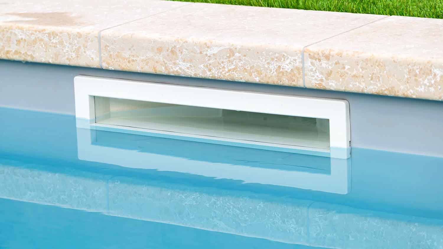 In ground swimming pool skimmer