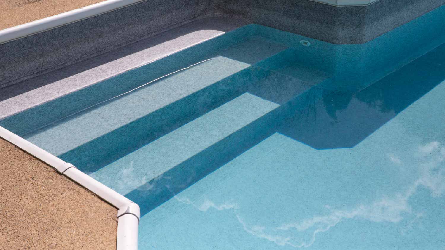 Swimming pool stair
