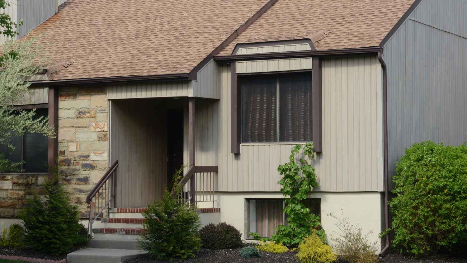 A tavern taupe single family house