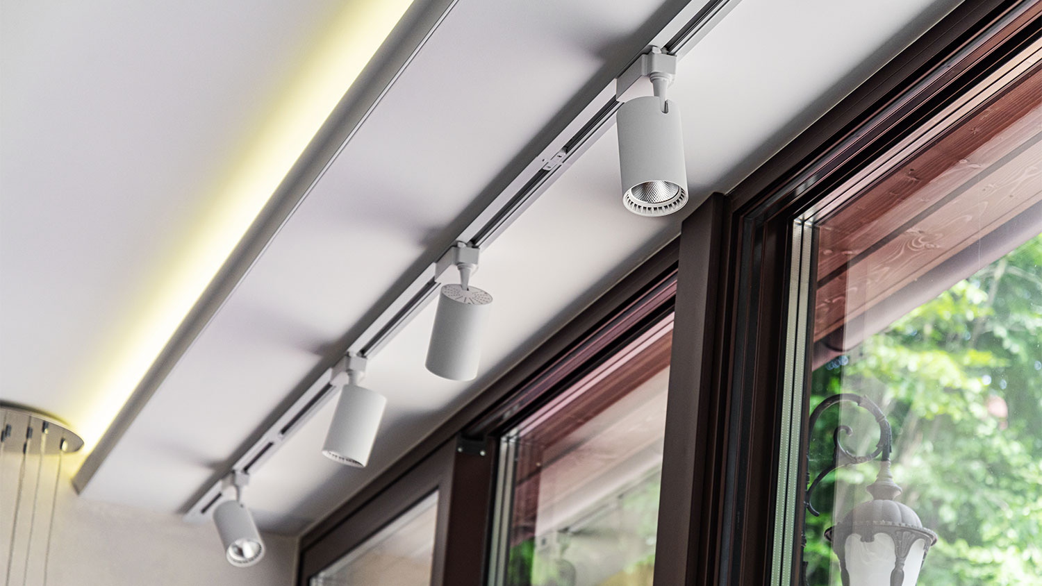 Track Lighting vs. Recessed Lighting for Your Home