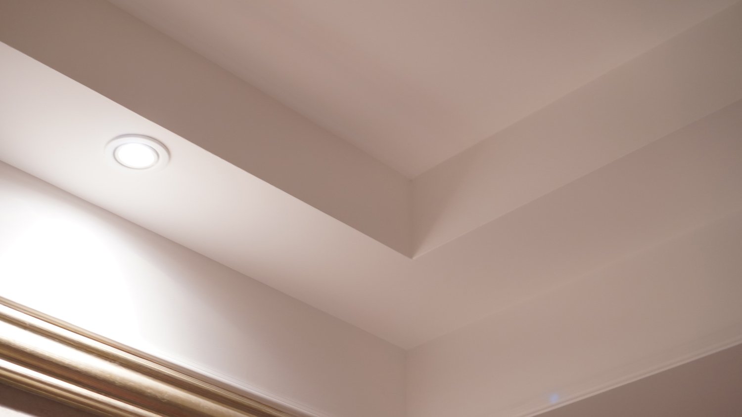 Tray ceiling detail