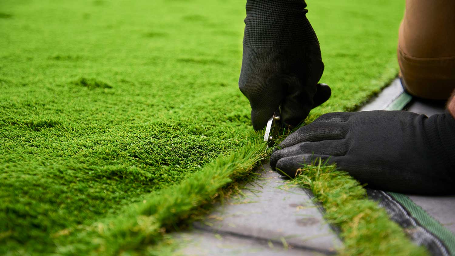 Trimming artificial grass excess