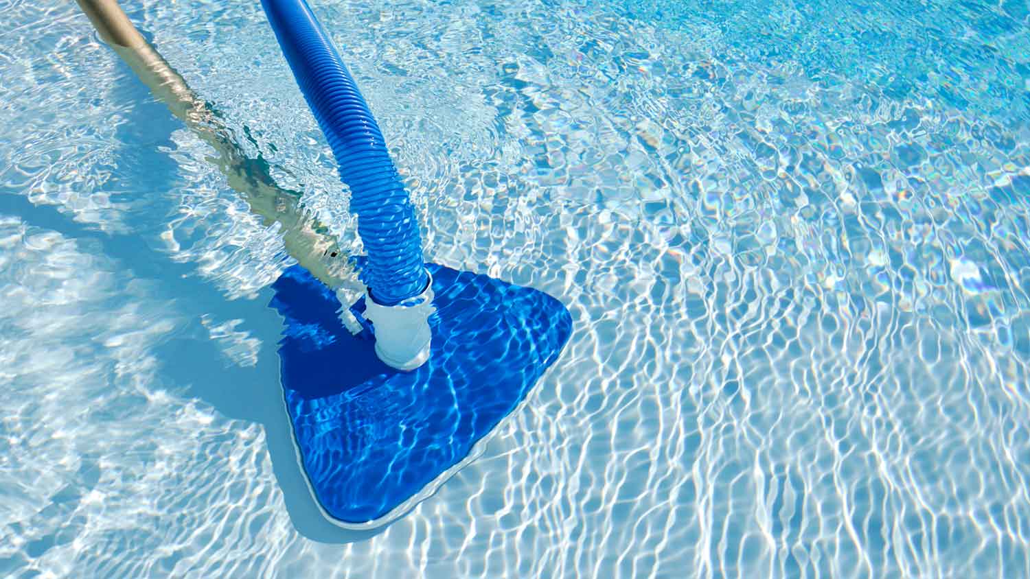 Using a pool vacuum to clean swimming pool bottom