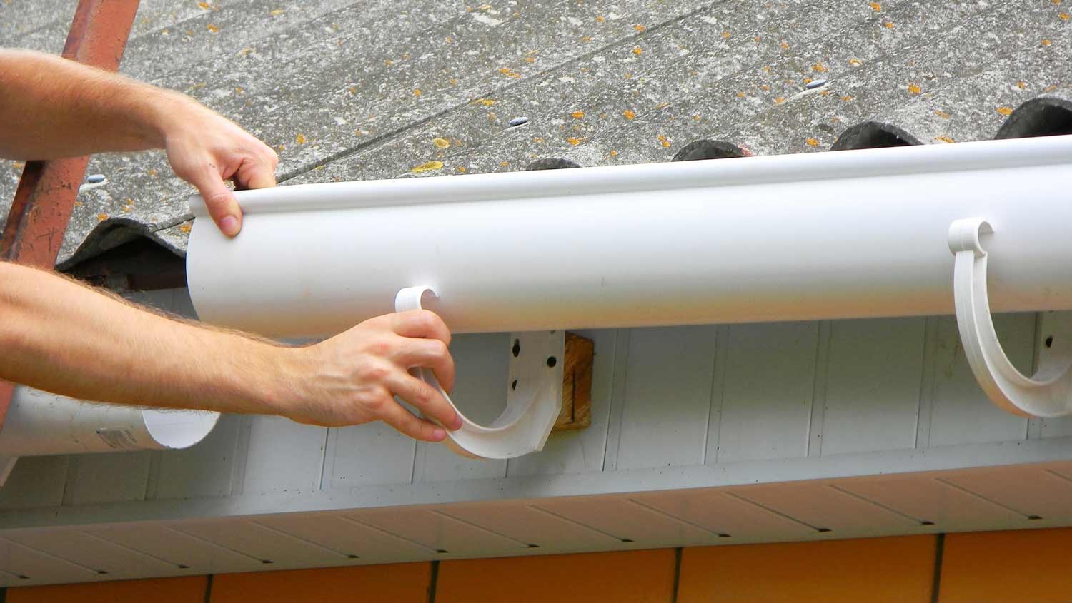 vinyl rain gutter installation