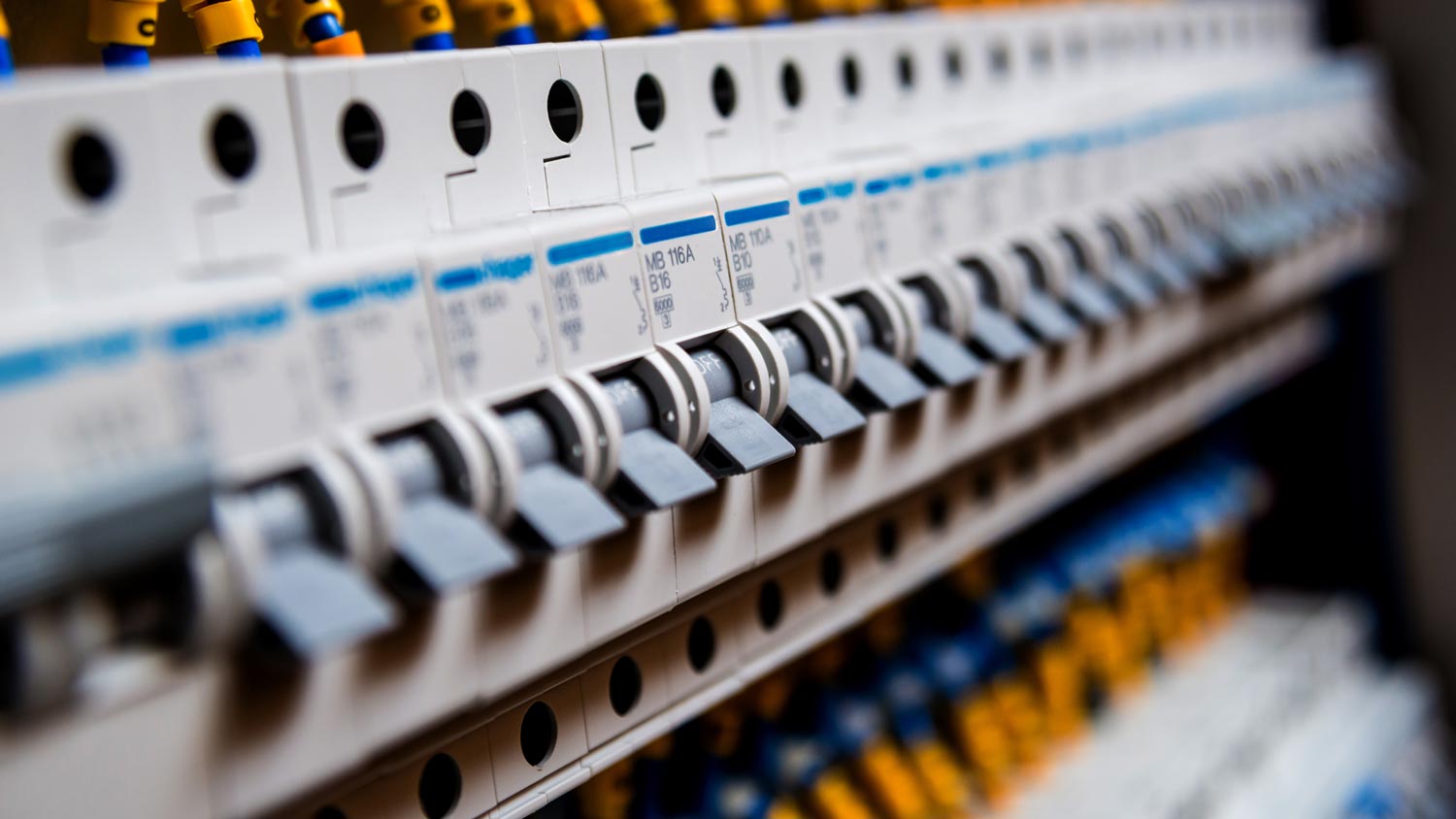 A voltage switchboard with circuit breakers