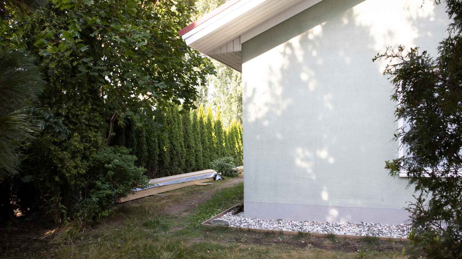 An exterior wall of a house slightly pulling away