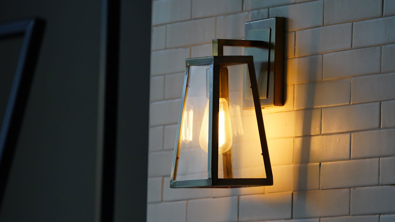 wall lantern light outside of home