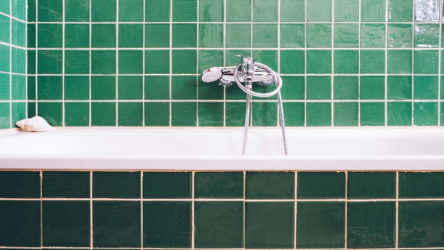 A wall mounted bathtub faucet