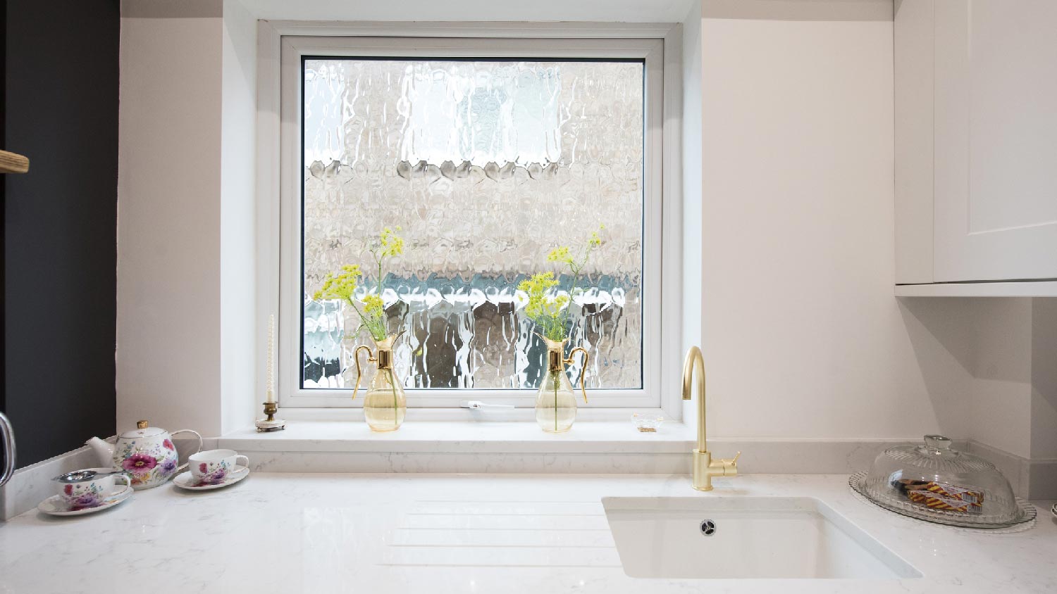 A white drainboard sink