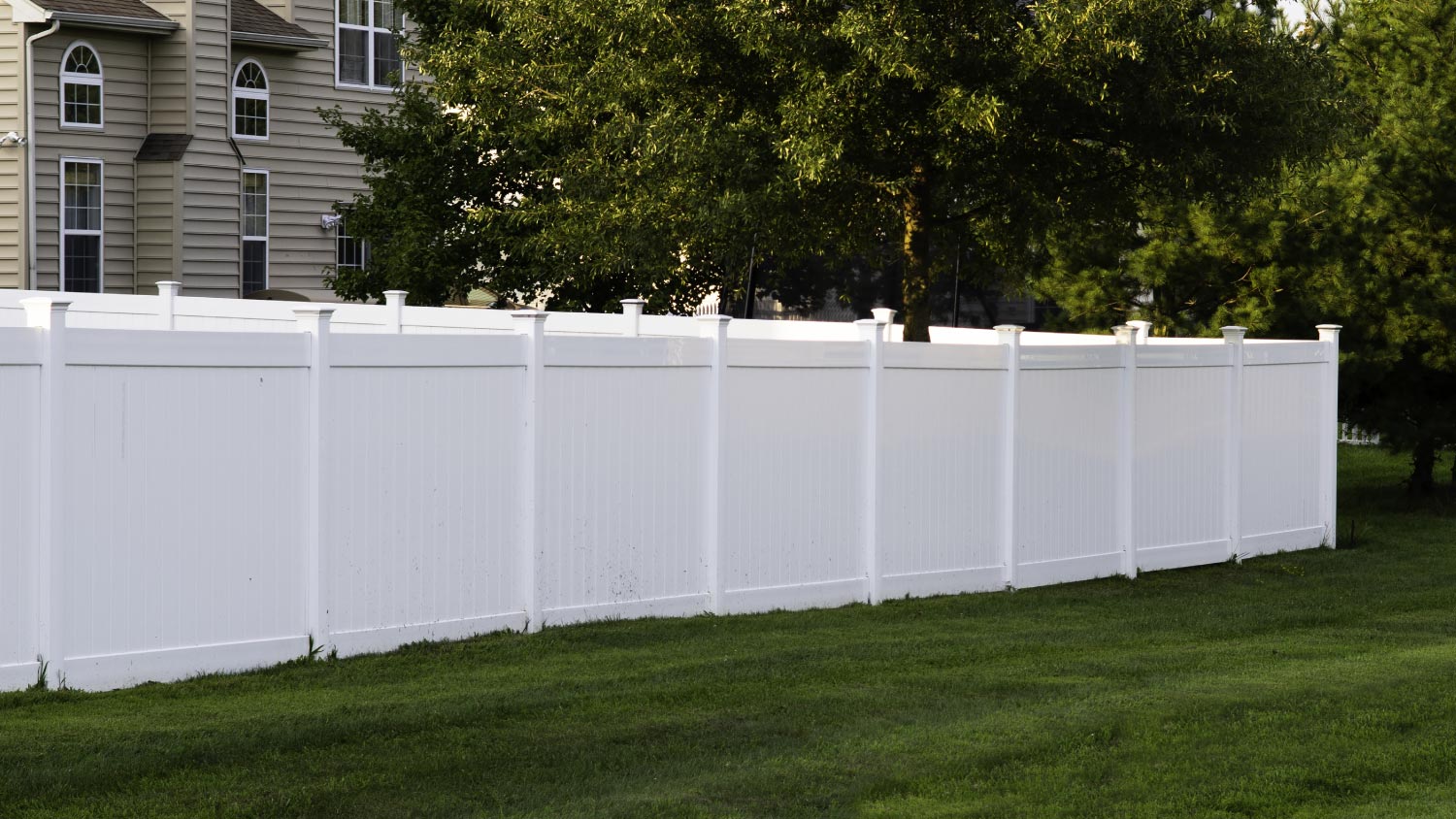 A white vinyl fence