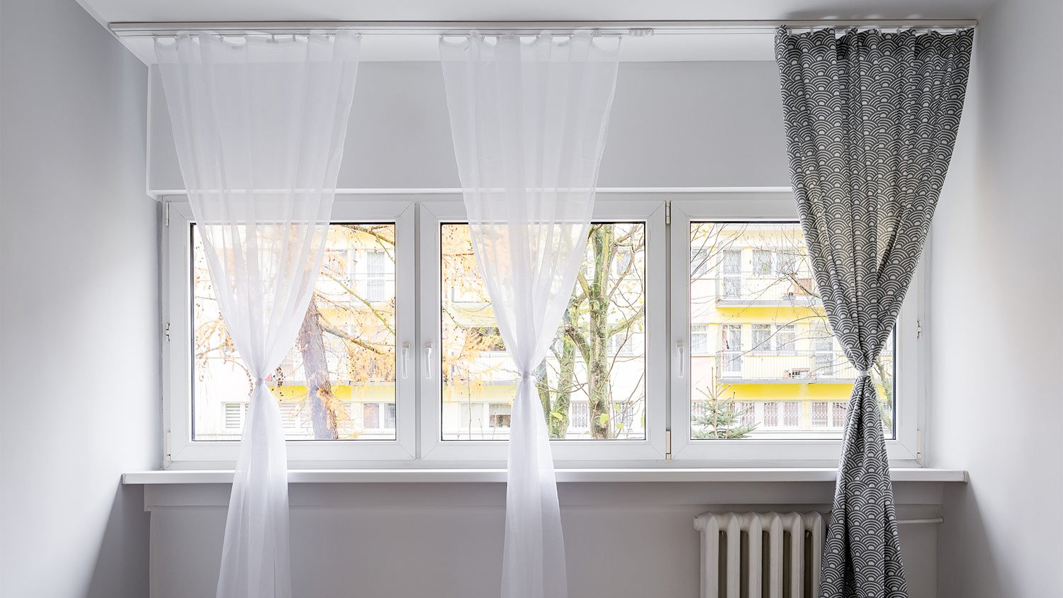 Window curtain room