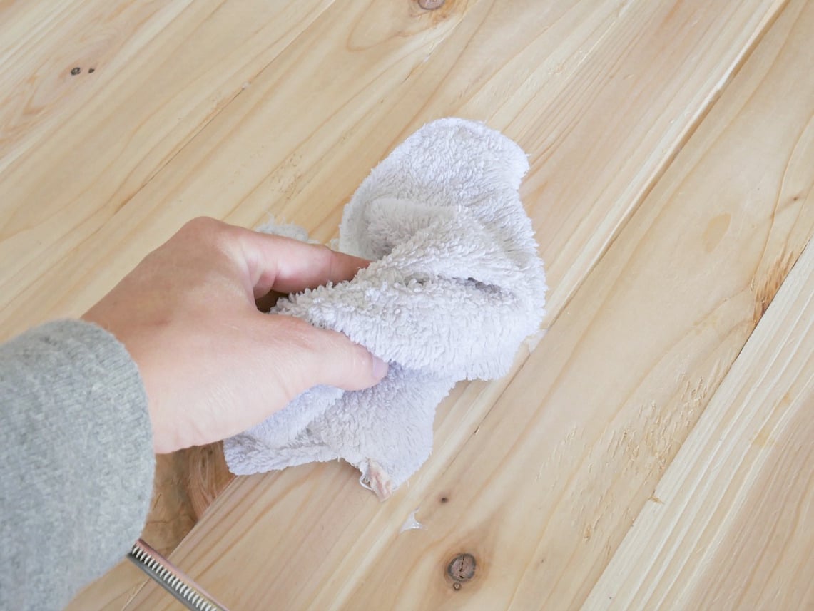wiping glue off DIY wood sign