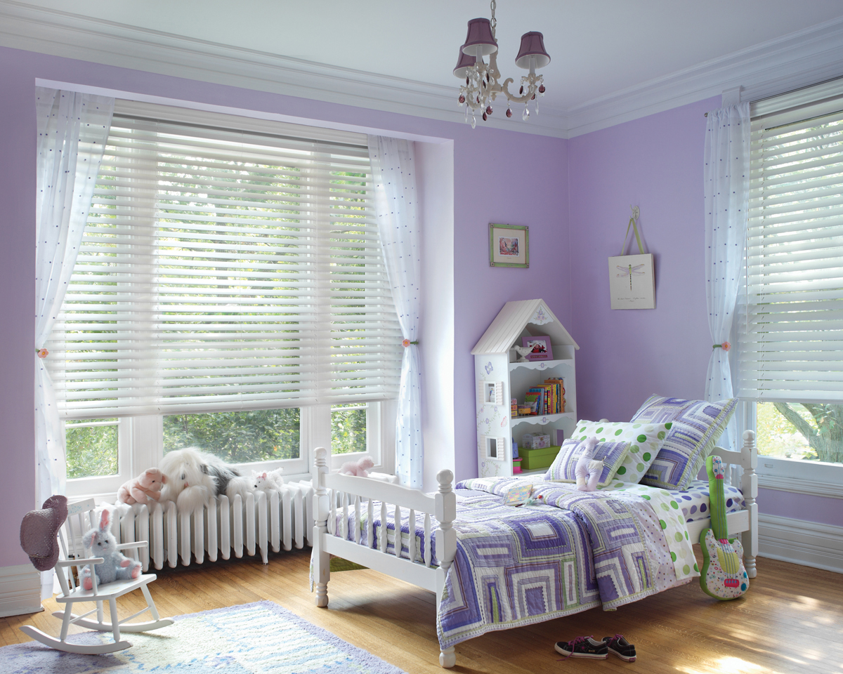 kid's bedroom with Hunter Douglas Parkland Wood Blinds