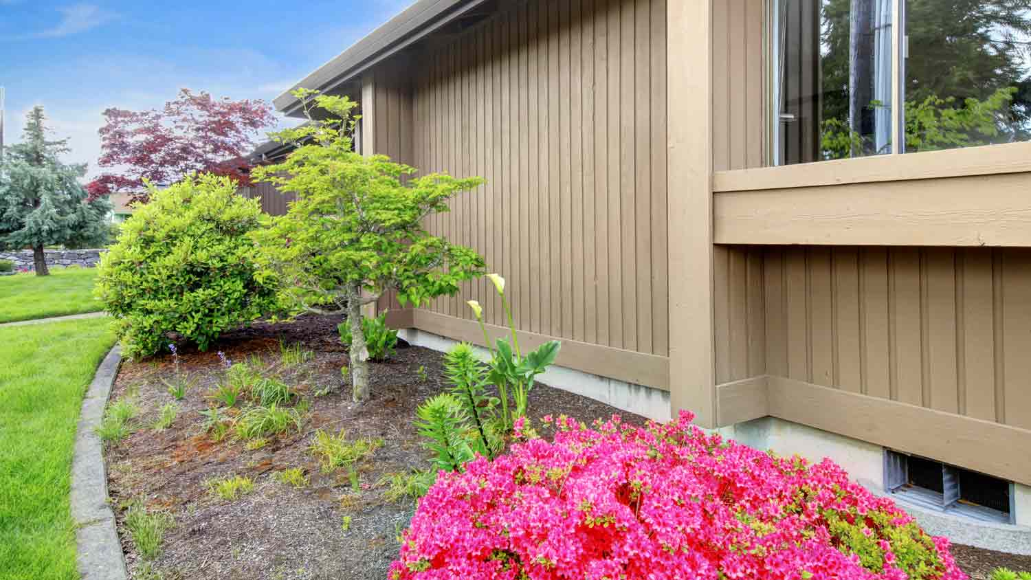 wood like vertical siding on home