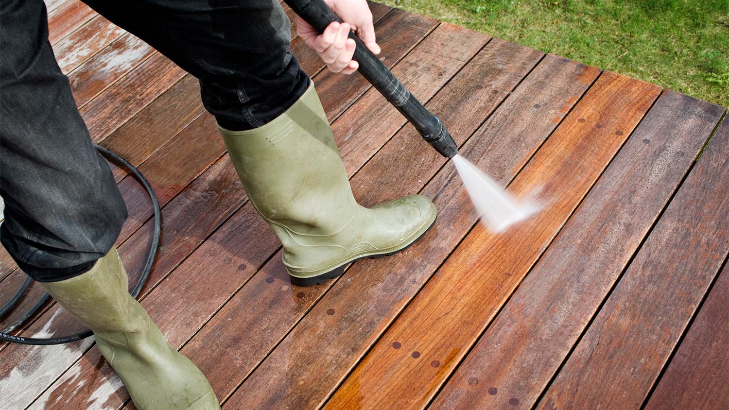 Cleaning Patio Decking With a Pressure Hose