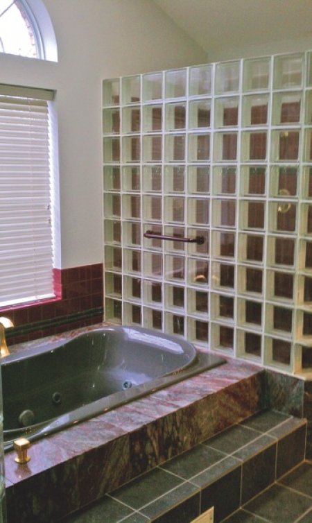 Before photo of Kendra Fritz's Lake St. Louis, Mo bathroom. (Photo courtesy of John Yacovelli)