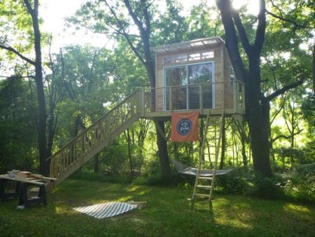 A $10,000 tree house under construction will serve as a reading room for its owner. (Photo courtesy of Custom Home Renovations, Woxall, Penn.)